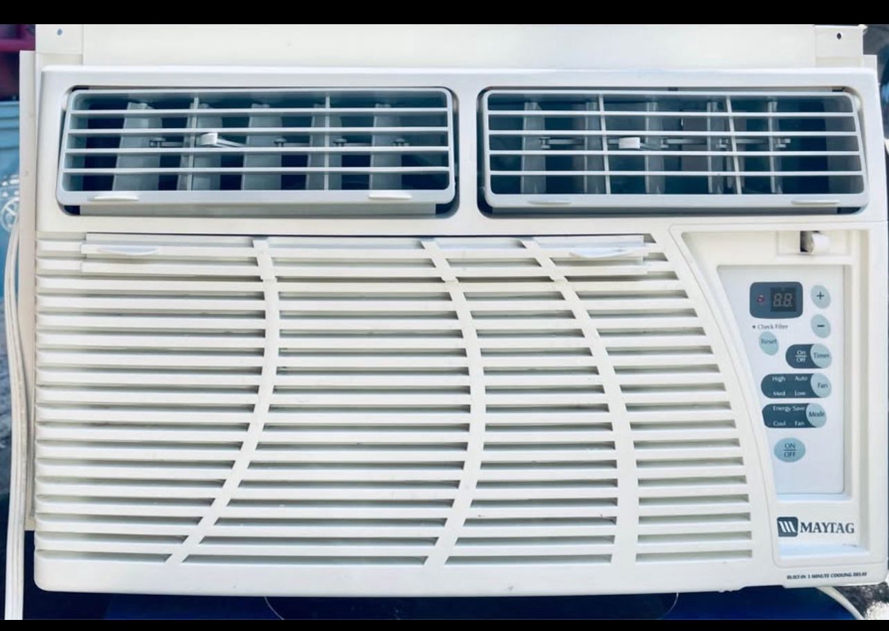 Maytag 8000btu Window Air Conditioner Digital control panel AC unit like new 7.2 amps-815 watts $125