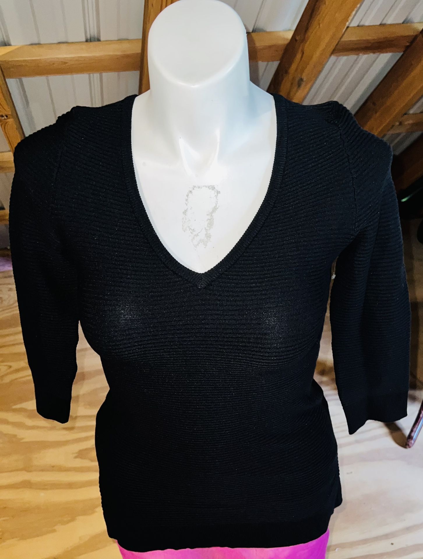 Very Good Women Sweater Size ( S ) Like New