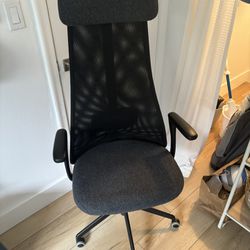 Adjustable Mesh Office Chair w Headrest