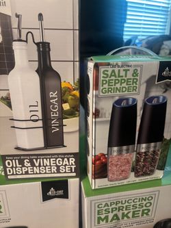 Salt and pepper grinder