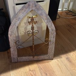 Vintage Gothic Arch Wall Decor – Distressed Wood & Iron