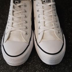 Converse Platform womens 7.5 Great Condition 