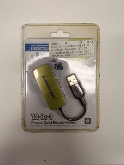 Iogear 12-in-1 Pocket Card Reader / Writer