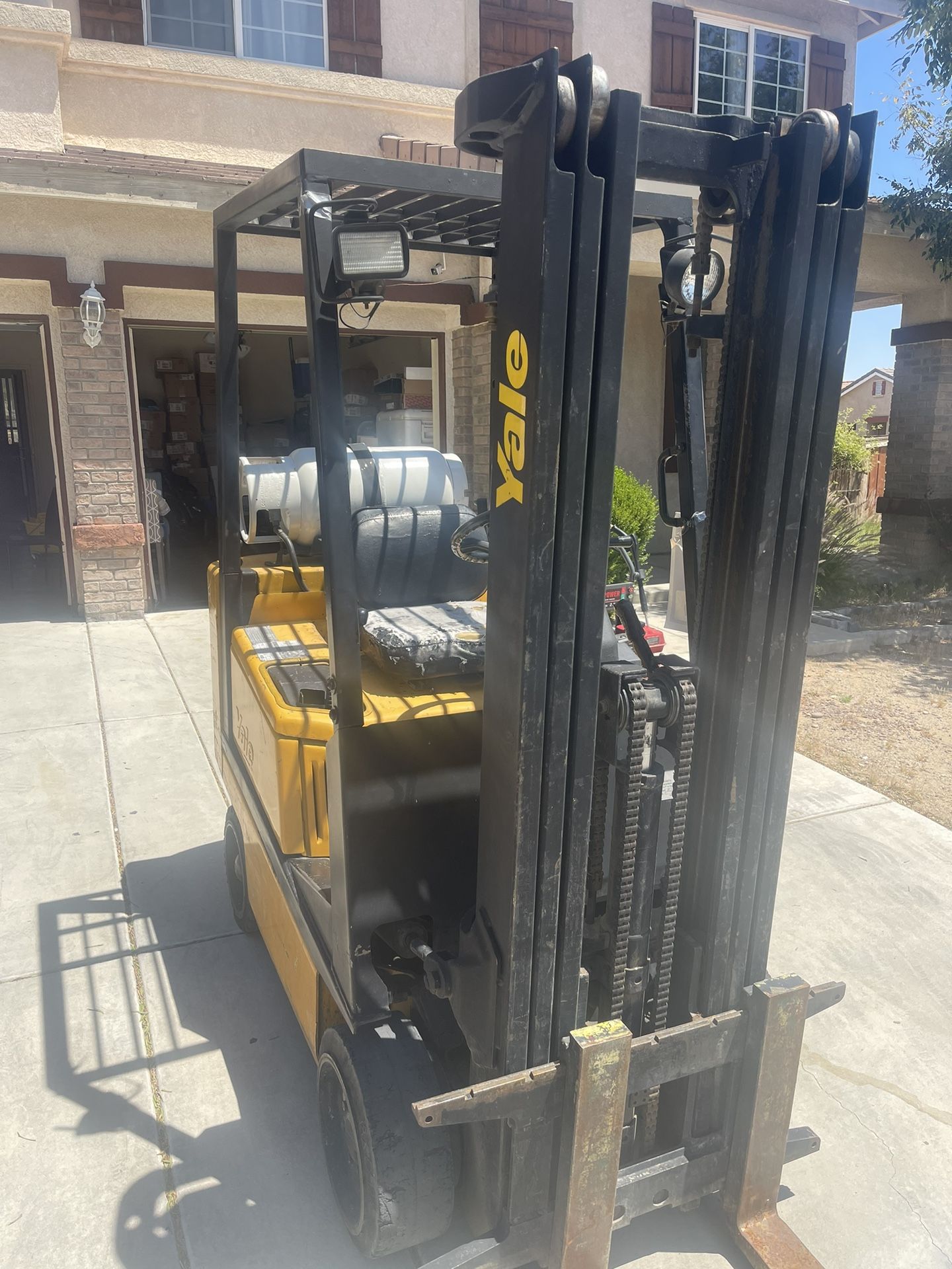 Forklift 