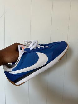 Sz 9.5 women’s Nikes