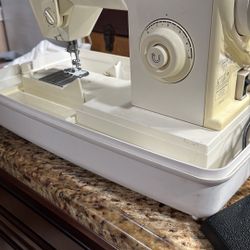 Singer Sewing Machine 