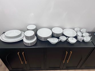 Noritake Fine China - 12-piece dinner setting set plus extra serving dishes - 94 pieces total!