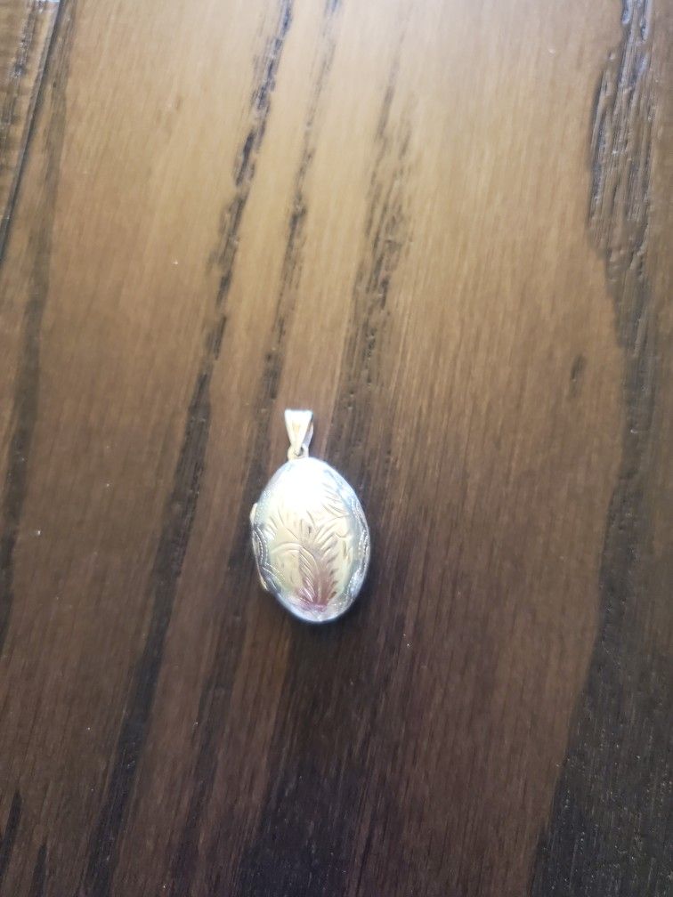 STERLING SILVER 925 LOCKET WITH DIAMOND CUT DESIGN