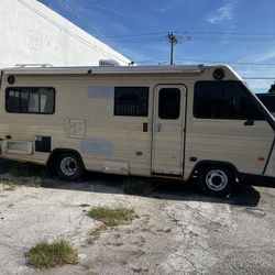 1987 Winnebago P30