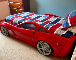 Toddler/twin racecar bedframe and mattress