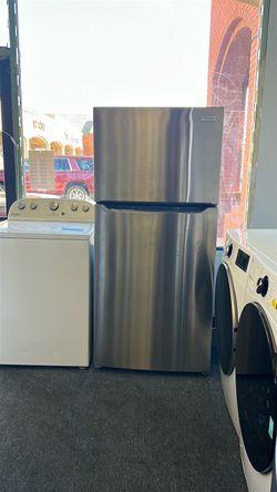 Stainless steel top freezer fridge