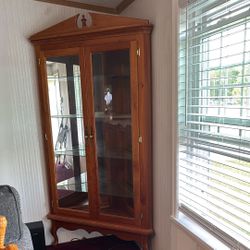 Corner cabinet 