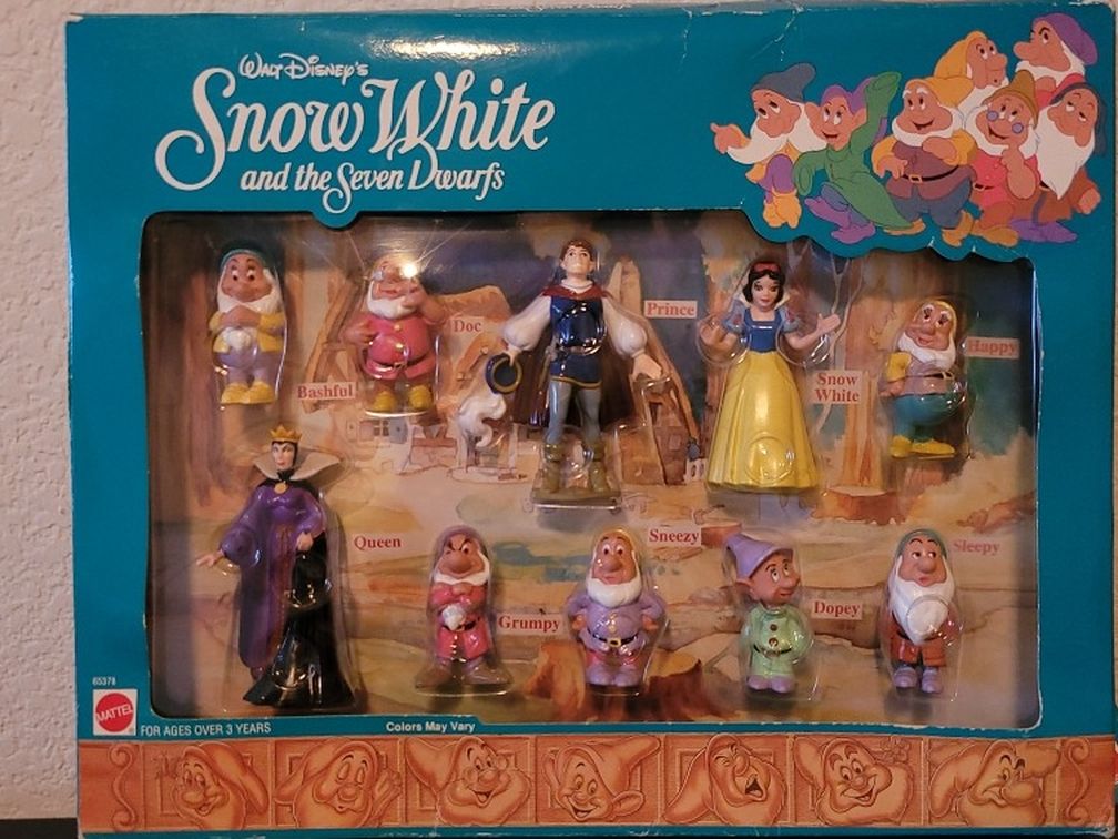 Walt Disney Snow White And The Seven Dwarfs: 10 Piece Figurines