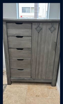 kid dresser
