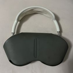 AirPod Maxes