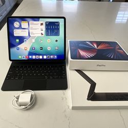 iPad Pro 12.9” 5th Gen 256gb M1 Chip + Apple Magic Keyboard