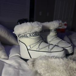 Micheal Kors Boots