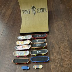 Tony Hawk Skateboarding Ramp Half Pipe Tech Deck Fingerboard
