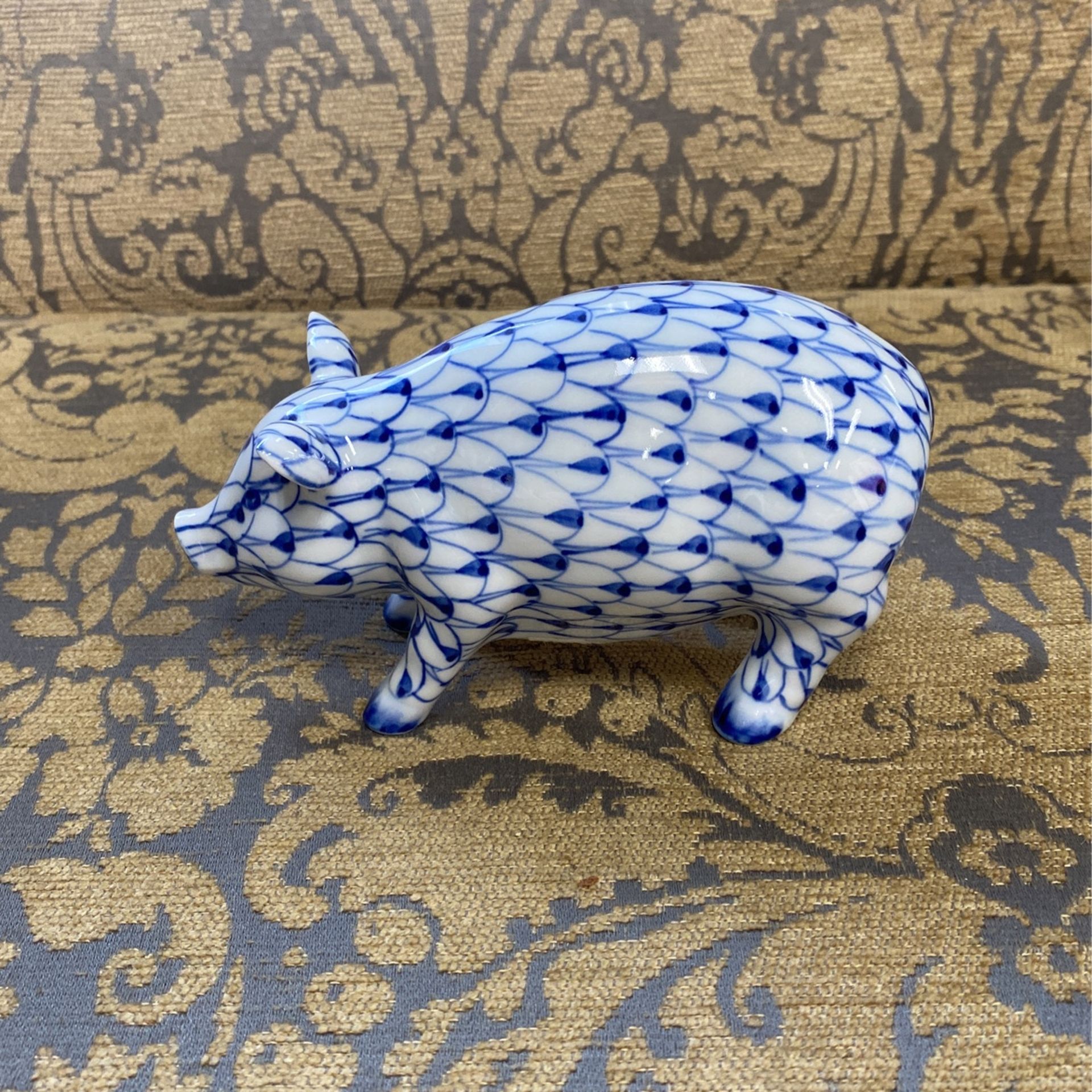 Andrea By Sadek Hand Painted Porcelain Pig Blue/White Fishnet Design Figurine