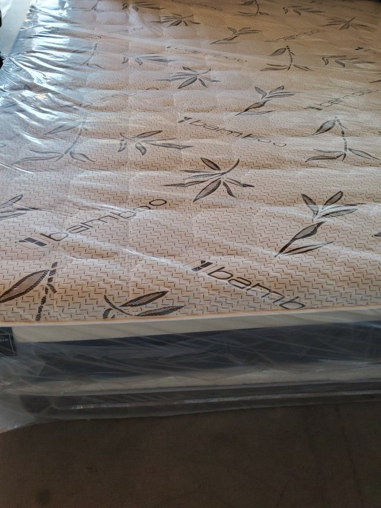 CAL KING MATTRESS SET BRAND NEW PILLOW TOP Furniture