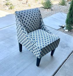 Geometric accent chair