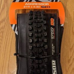 Maxxis Aggressor Mountain Bike Tire (27.5 x 2.30)