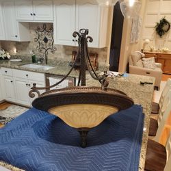 Grand Looking Hanging Light Fixture