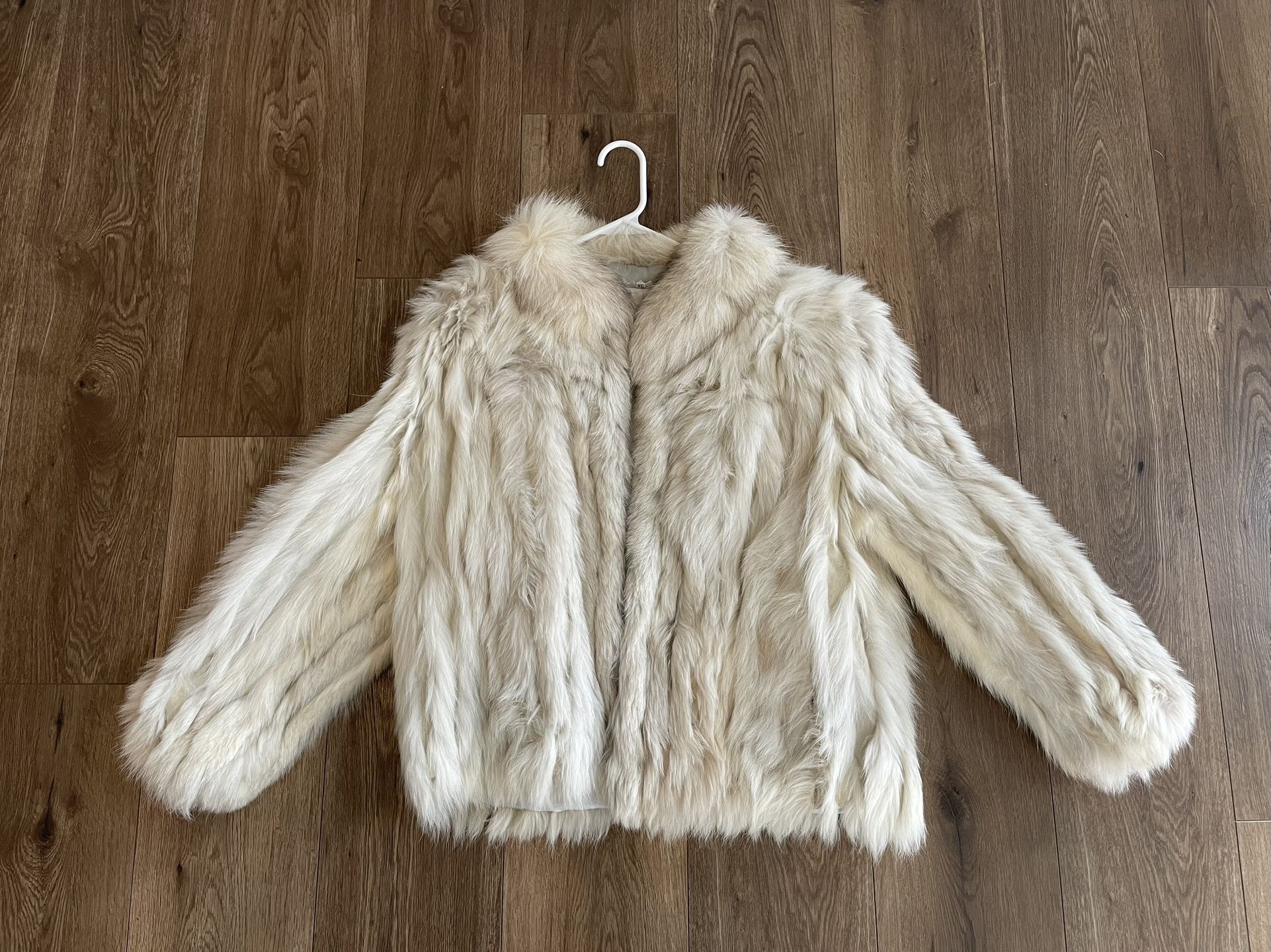 Real Genuine Fox Fur Jacket. Brand: SAGA Size Says XL