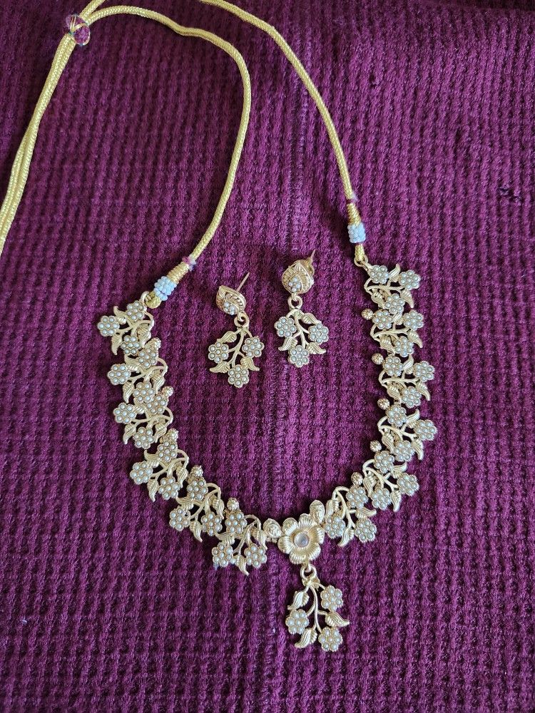 Like New Jewellery Set