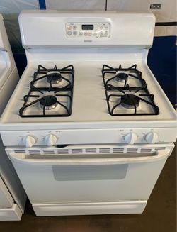 🔥 Hotpoint 30” Gas Range – White – $380