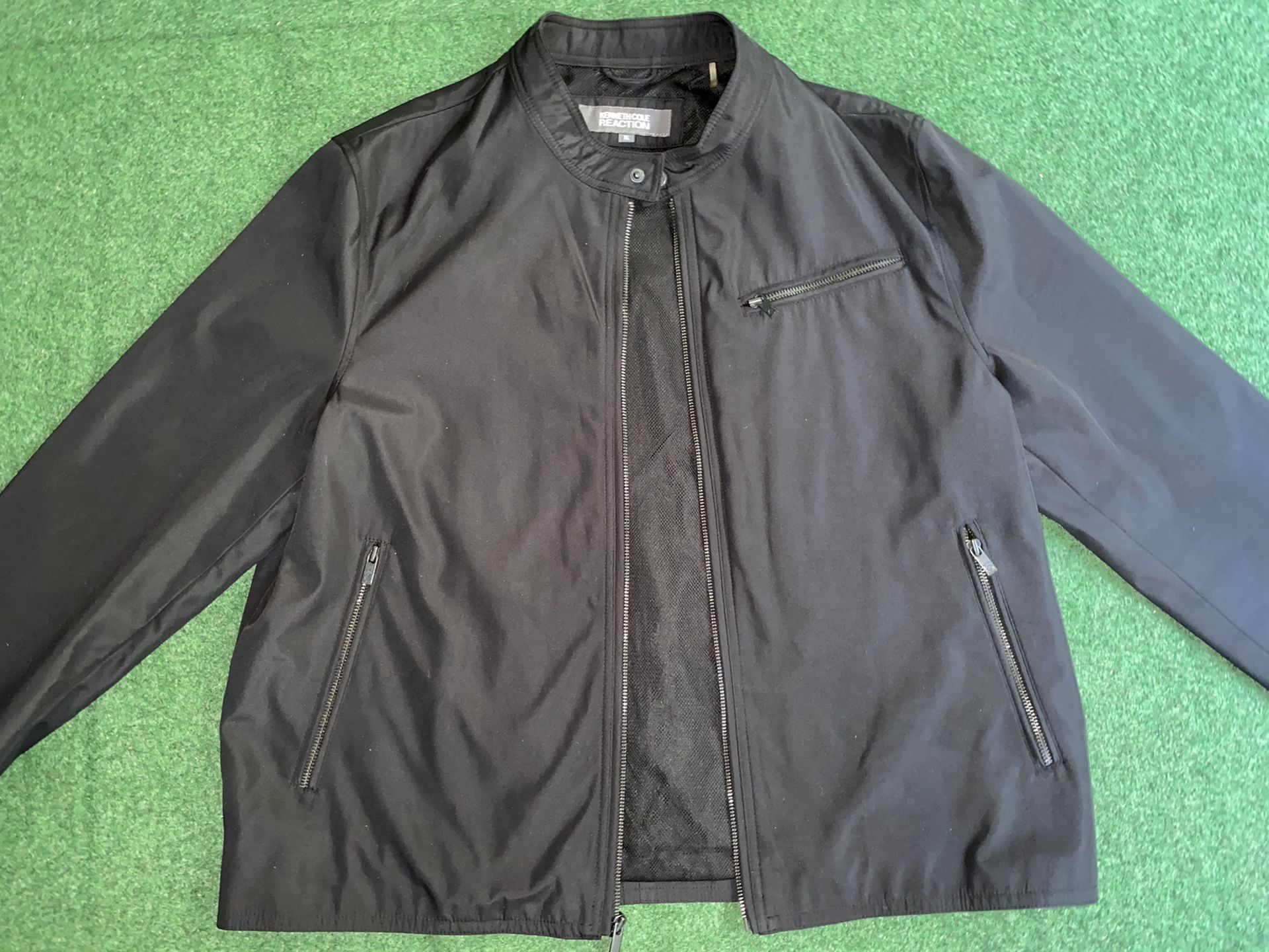KENNETH COLE REACTION Men's Waterproof Jacket /Windbreaker Size XL(46-48) black color with full front zipper