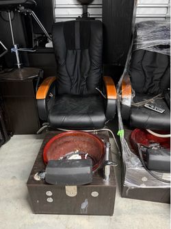 Luxury Spa Pedicure Chair – Black Leather w/ Wooden Armrests
