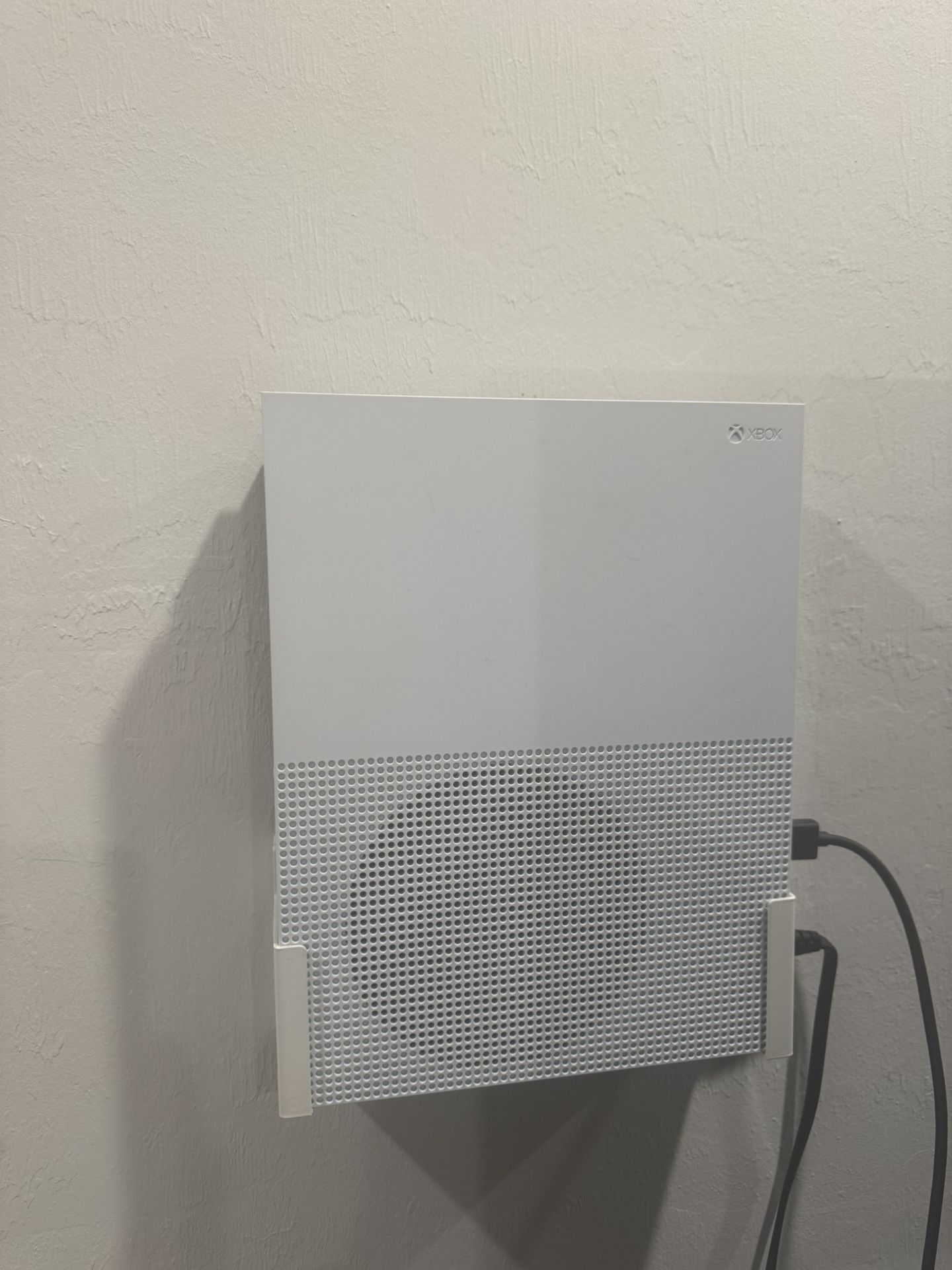 Xbox 1S Console With Games And Headphones