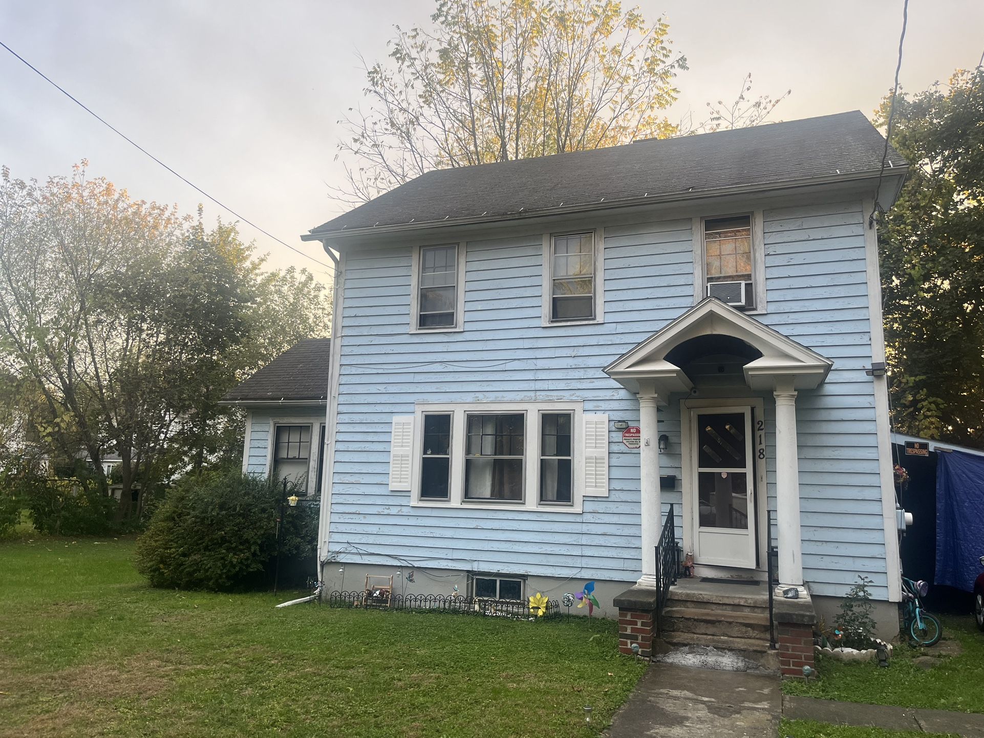 Four 👀Bedroom 🤙one and a half bathroom