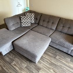 Mahoney 2-Piece Sectional with Chaise