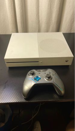 Xbox One S Console (500GB) + Halo 5: Guardians Limited Edition Controller