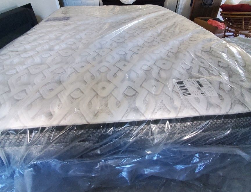 Sealy Firm Queen Mattress