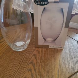 Brand New Still In Box Etched Grape 🍇Vase 