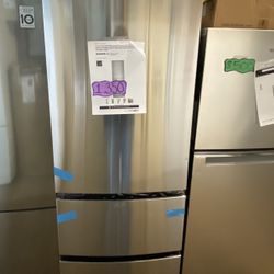 GE 24inch with 11.9 Cubic Feet Capacity Bottom Freezer Refrigerator 