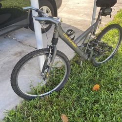 Cannondale Super V700 Bike 26 Inch 