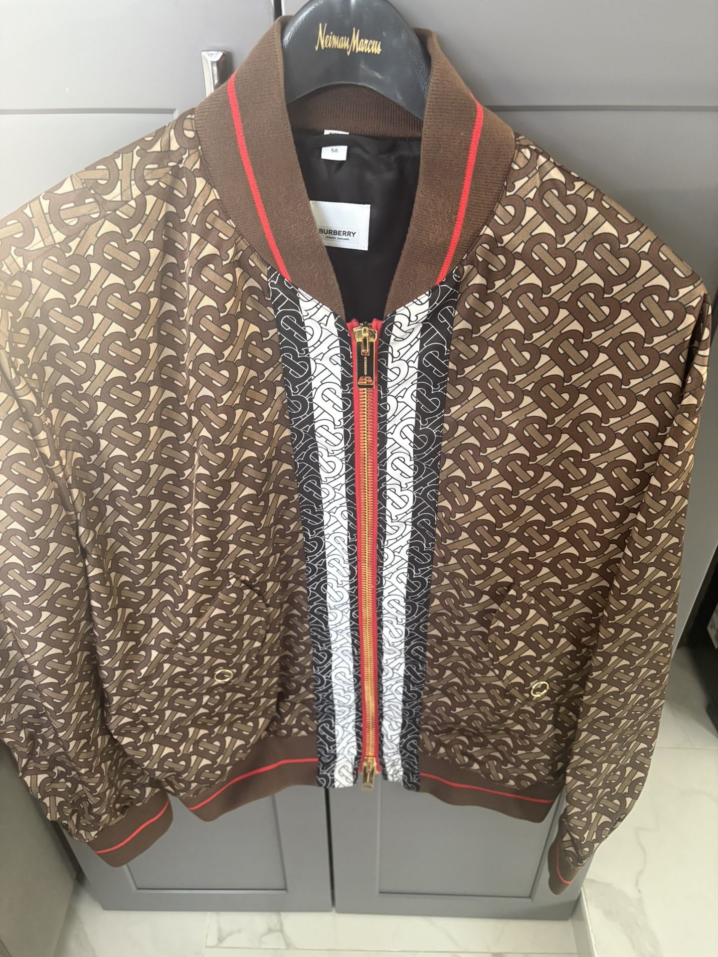 Like New Original Men’s Burberry jacket Size large