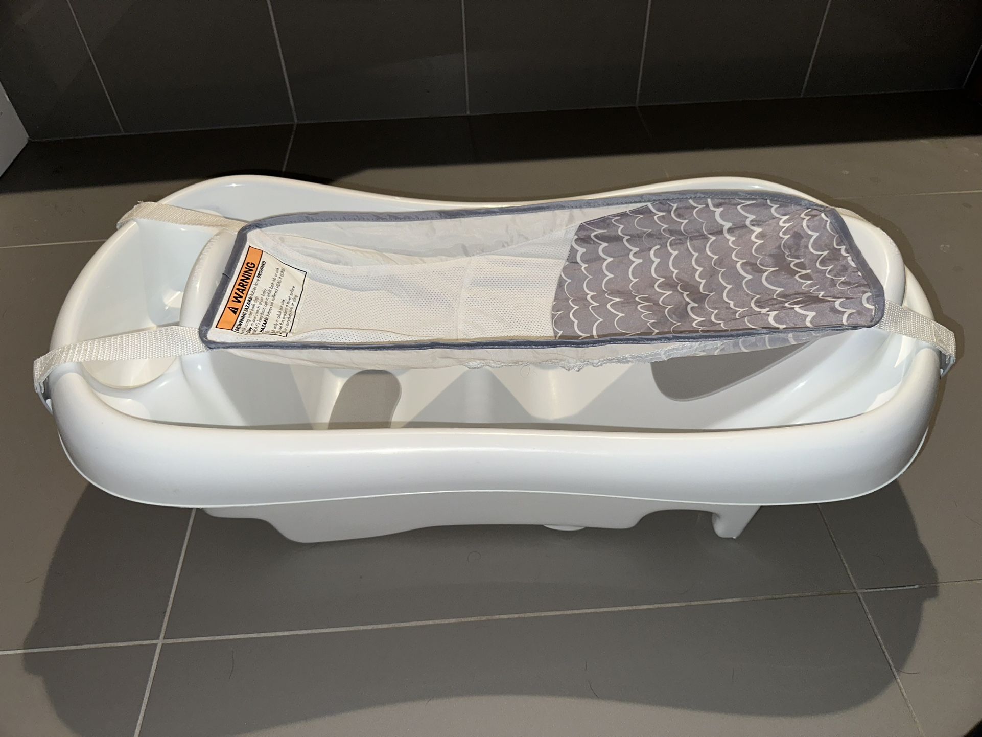 The First Years Sure Comfort Deluxe Newborn-to-Toddler Tub with Sling
