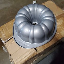 10" Fluted Bundt Mold Farberware