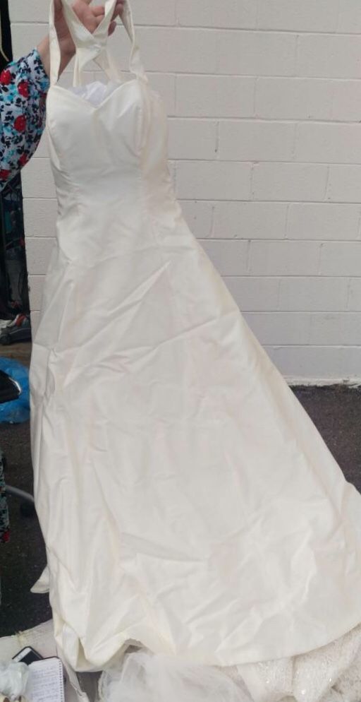New Wedding Dress - Size 10