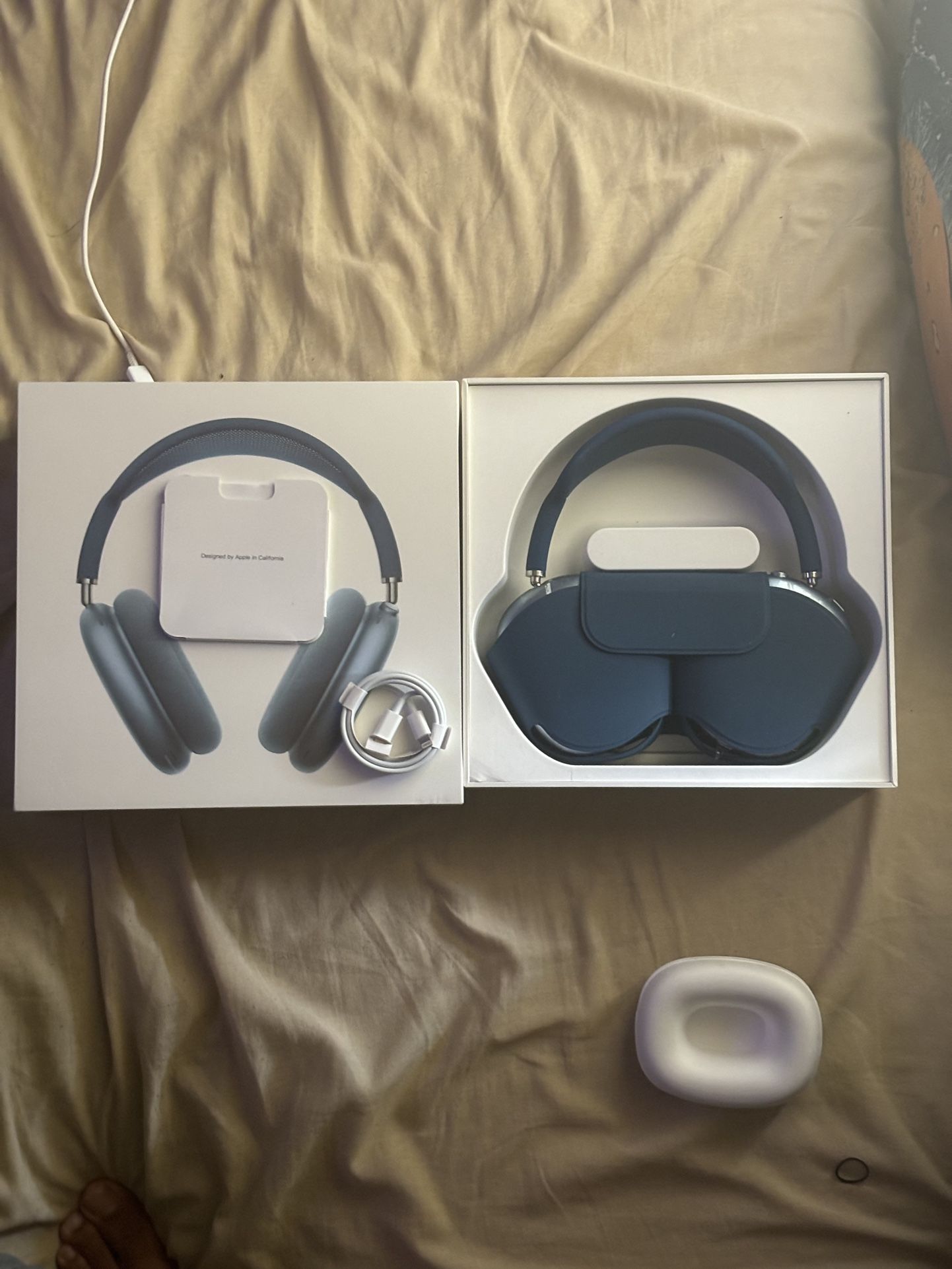 Apple AirPods Max Open Box