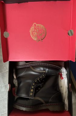Dr. Martens Year Of The Dog boots UK8