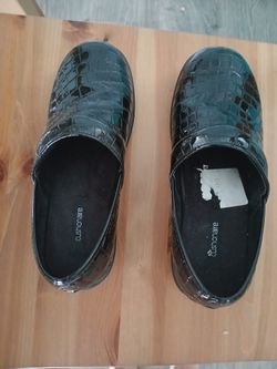 Cushonaire clogs. Lightly used.