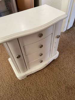 Jewelry box