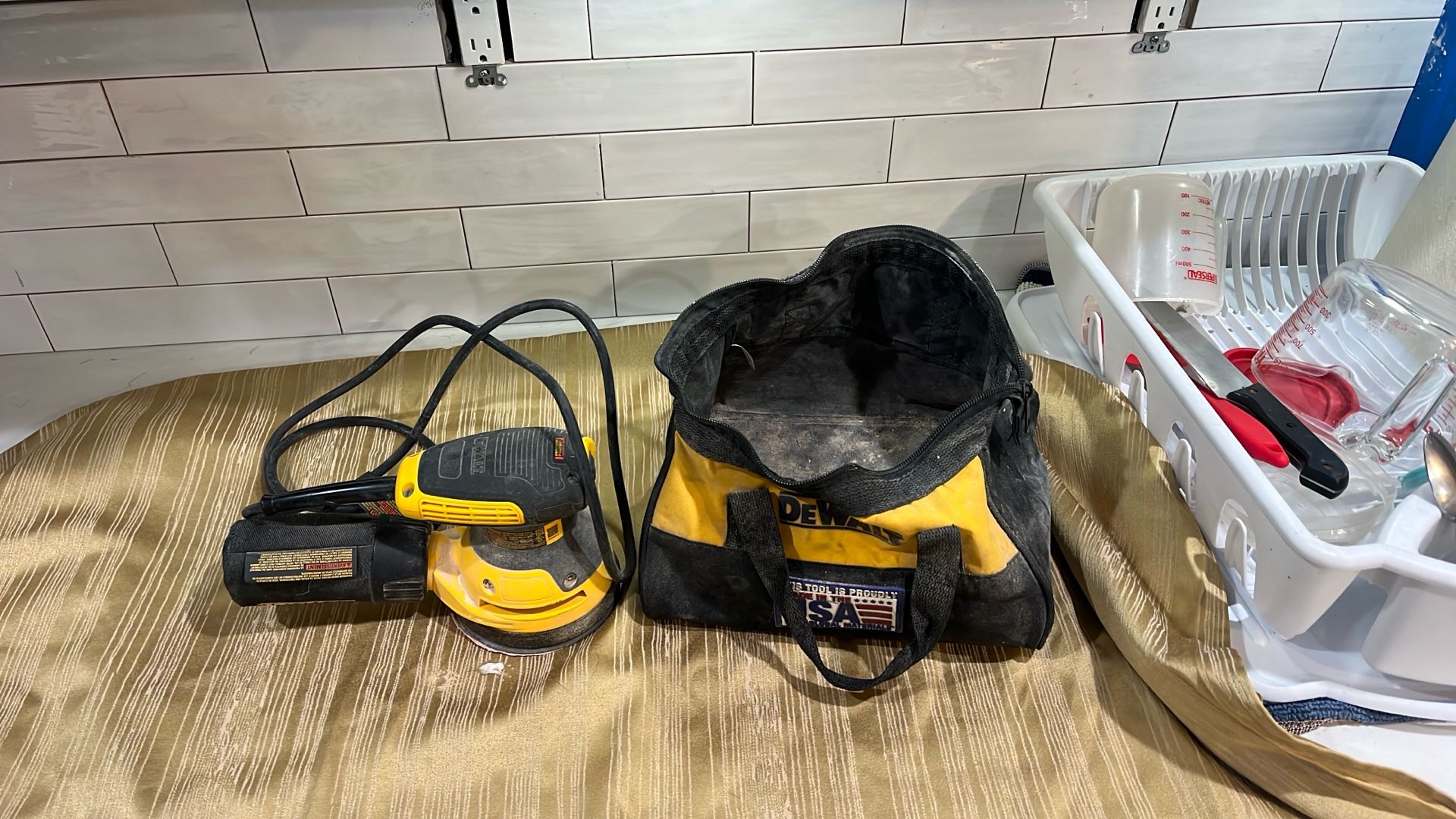 Dewalt Orbital Sander With Bag- Like New