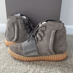 Yeezy Boost 750 Grey Gum Glow Size 9.5